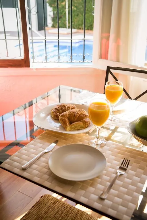 Villa In Center Fuengirola With Pool And Close Beach